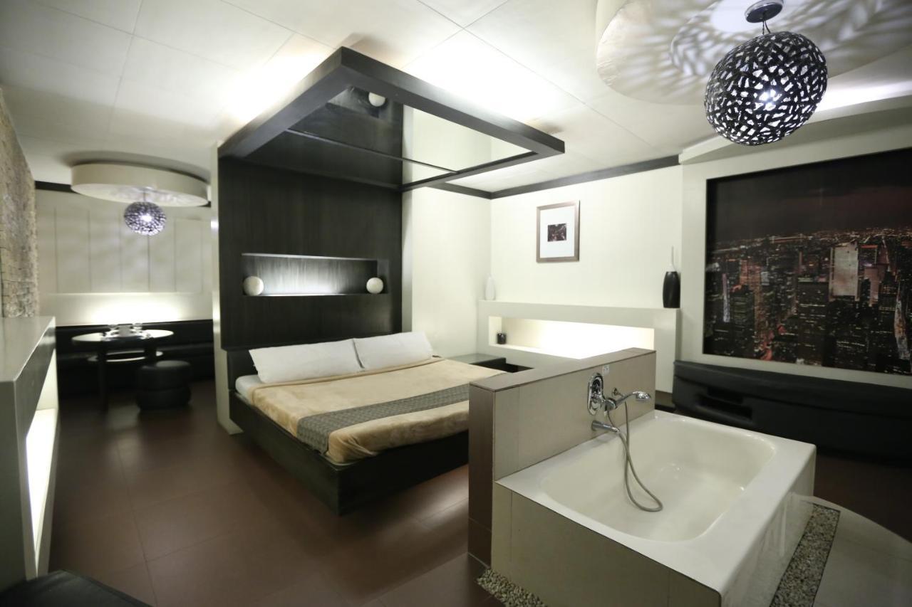Victoria Court Suites Pasig Zewnętrze zdjęcie